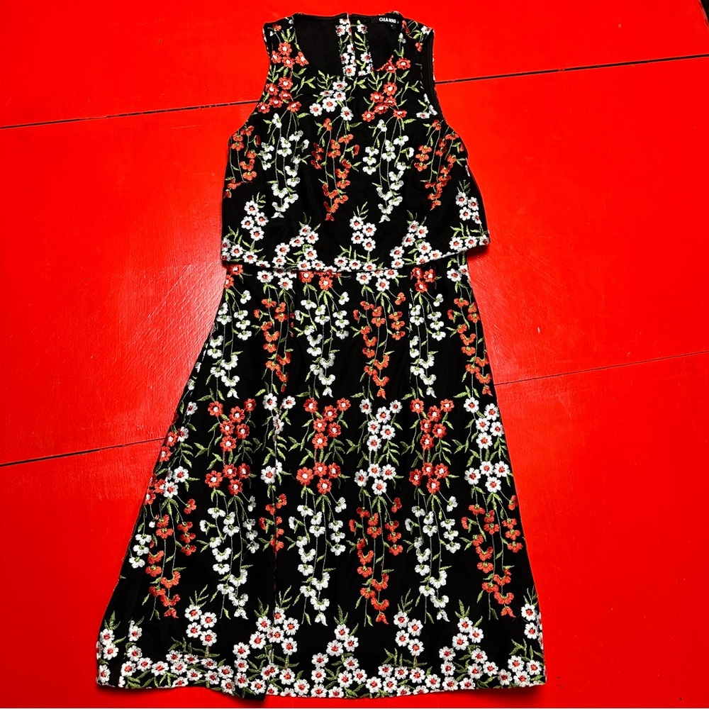 GIANNI BINI FLORAL EMBROIDERED SLEEVELESS CUTOUT BACK RED WHITE GREEN DR…